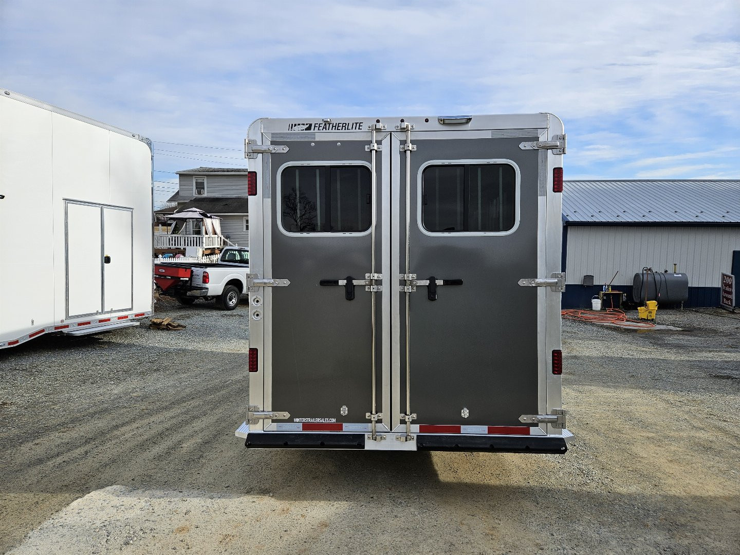 New 2025 Featherlite Trailers 9400 7X17.5 Horse Trailer