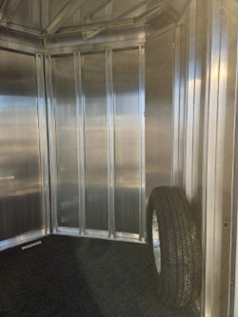 New 2025 Featherlite Trailers 9400 7X17.5 Horse Trailer