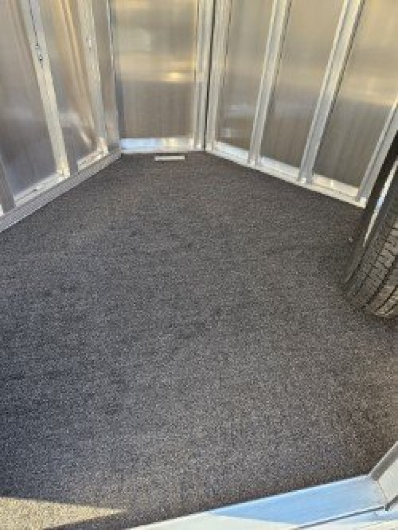 New 2025 Featherlite Trailers 9400 7X17.5 Horse Trailer