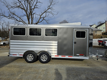 New 2025 Featherlite Trailers 9400 7X17.5 Horse Trailer