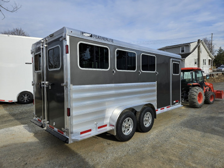 New 2025 Featherlite Trailers 9400 7X17.5 Horse Trailer