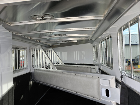 New 2025 Featherlite Trailers 9400 7X17.5 Horse Trailer