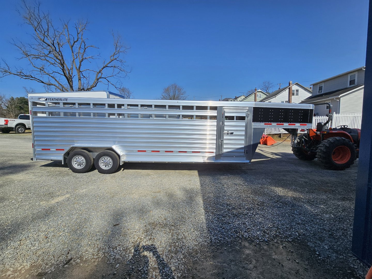 New 2025 Featherlite Trailers 8127 GN 7X24TA Stock / Stock Combo Trailer