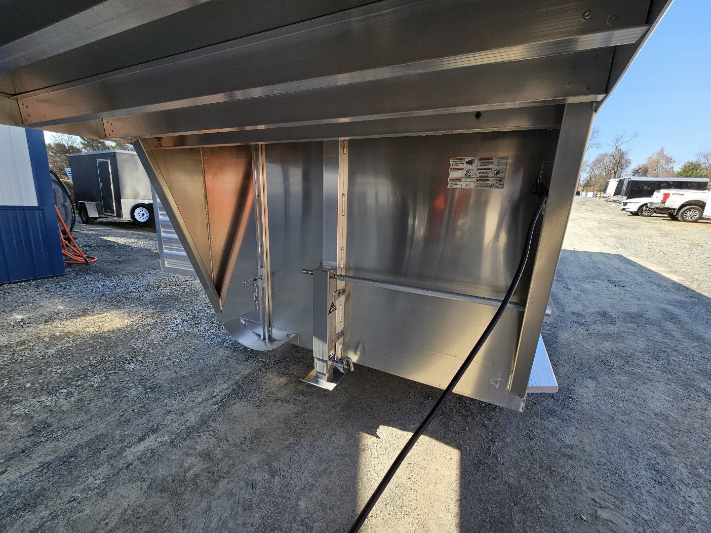 New 2025 Featherlite Trailers 8127 GN 7X24TA Stock / Stock Combo Trailer