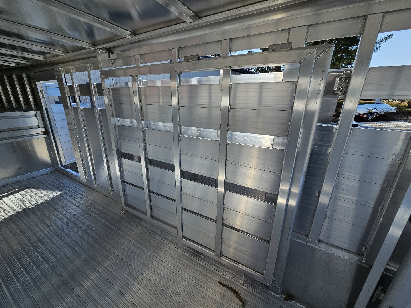 New 2025 Featherlite Trailers 8127 GN 7X24TA Stock / Stock Combo Trailer