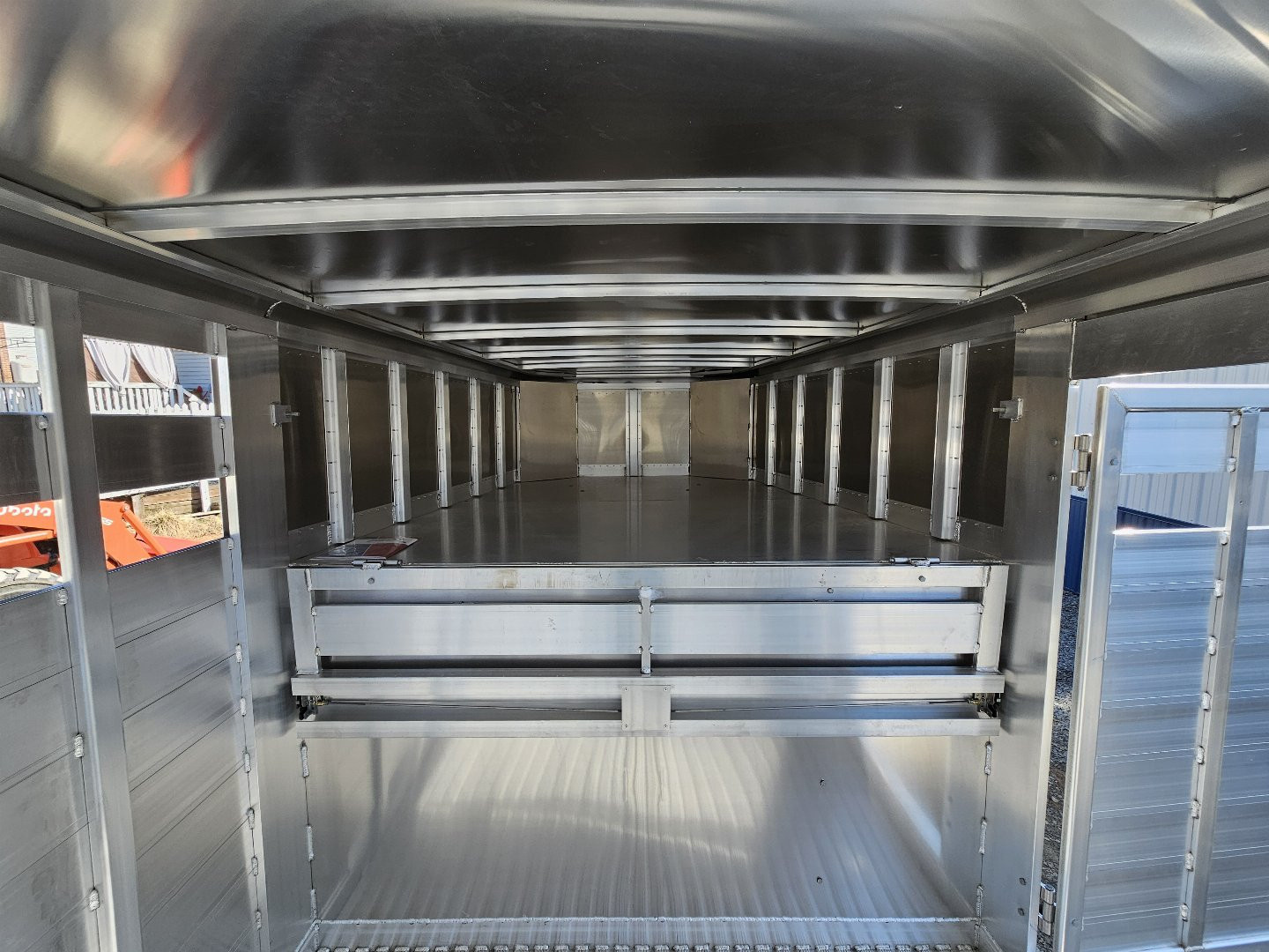 New 2025 Featherlite Trailers 8127 GN 7X24TA Stock / Stock Combo Trailer