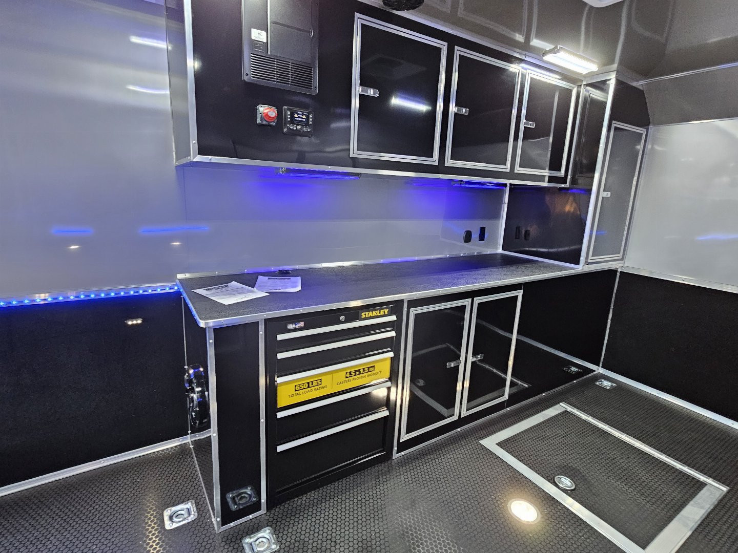 New 2025 Cargo Mate ELIMINATOR 8.5X28TA Car / Racing Trailer