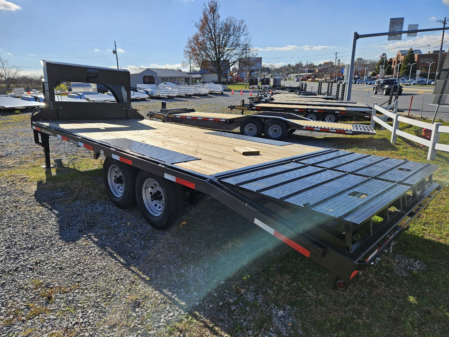 New 2024 PEQUEA GOOSENECK DECKOVER 20' leveler