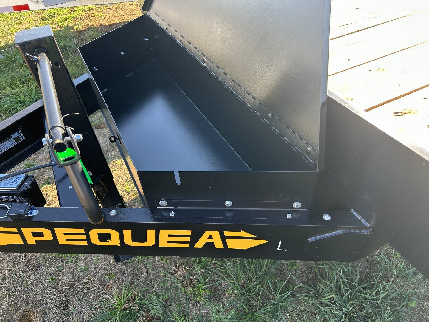 New 2024 PEQUEA TRHD24 Deckover Trailer