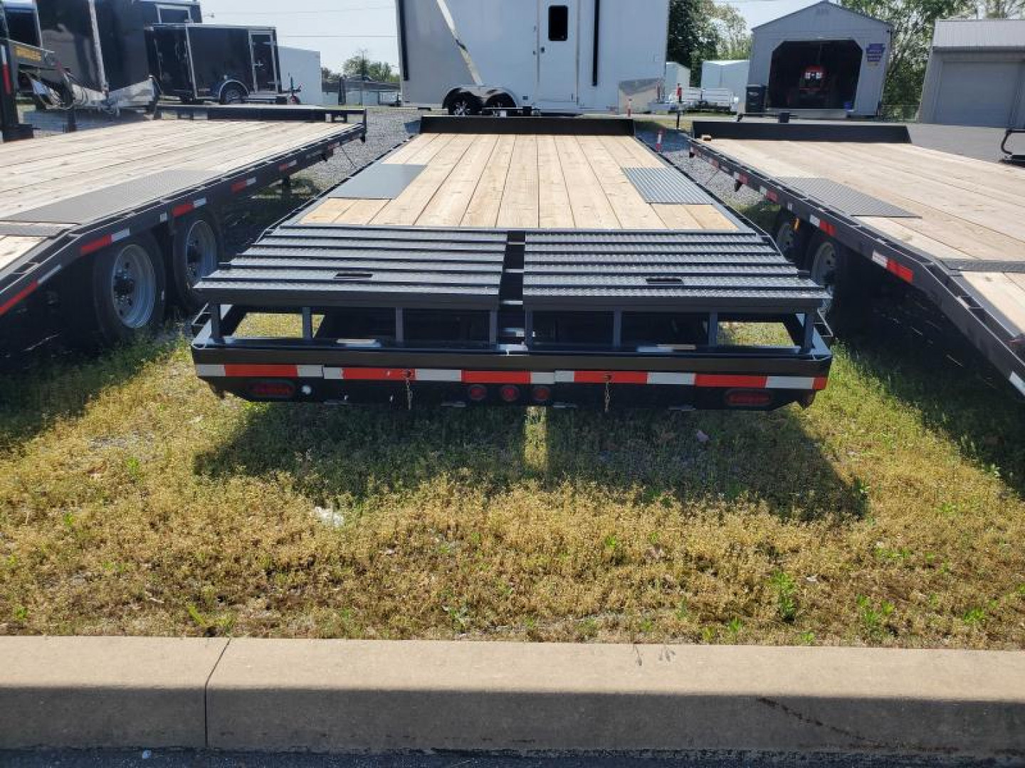 New 2024 PEQUEA DECKOVER 22 Deckover Trailer