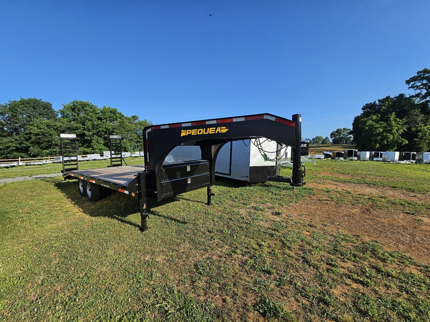 New 2024 PEQUEA GOOSENECK DECKOVER Gooseneck Bodies