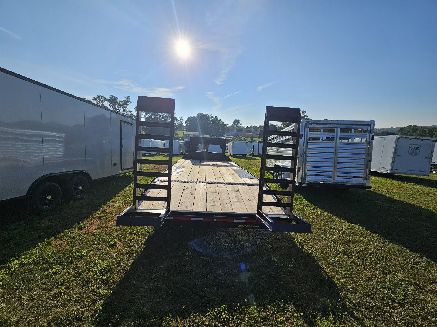 New 2024 PEQUEA GOOSENECK DECKOVER Gooseneck Bodies