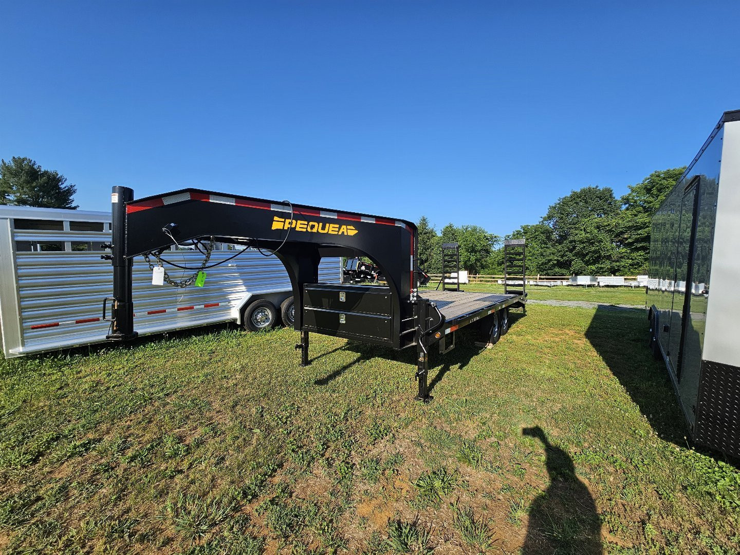 New 2024 PEQUEA GOOSENECK DECKOVER Gooseneck Bodies