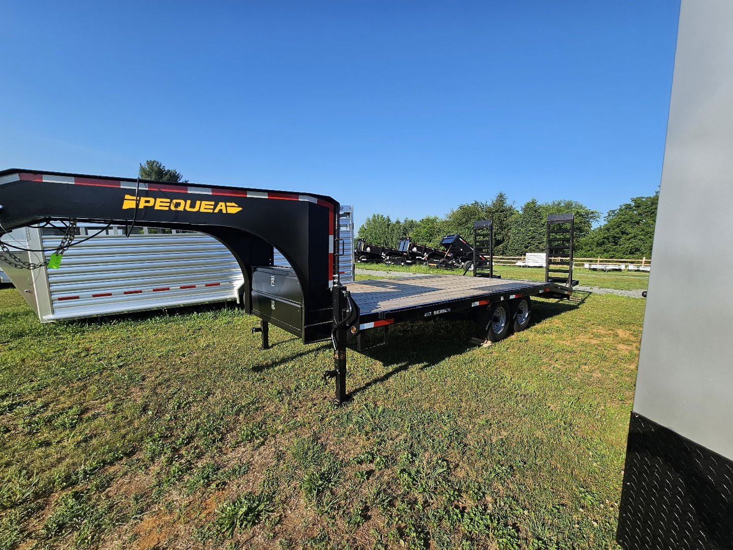 New 2024 PEQUEA GOOSENECK DECKOVER Gooseneck Bodies