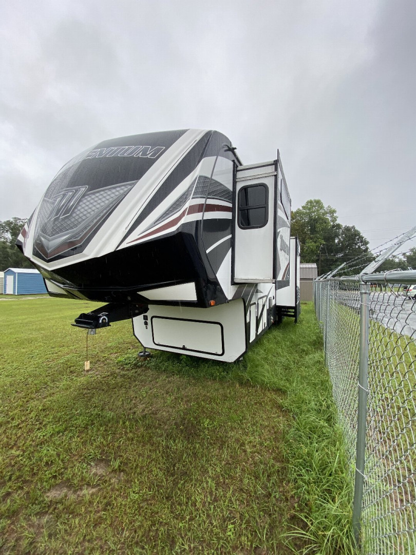 Used 2016 Momentum Fifth-Wheel Toy Hauler Toy Hauler