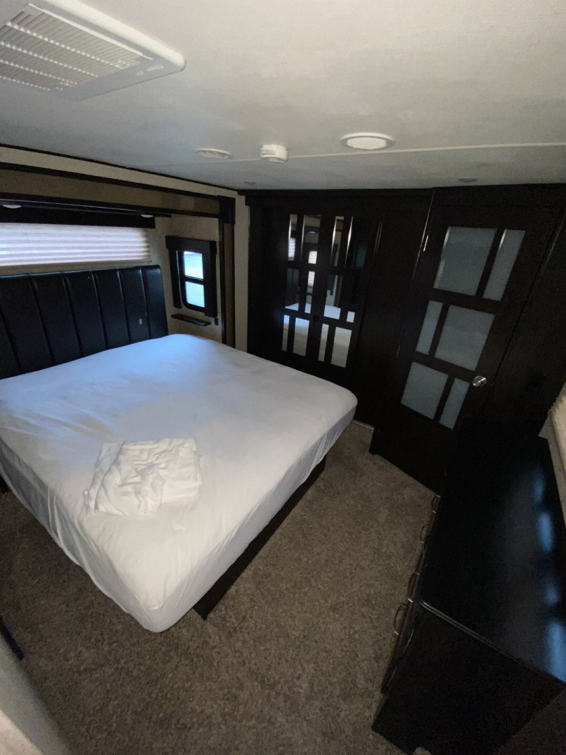 Used 2016 Momentum Fifth-Wheel Toy Hauler Toy Hauler