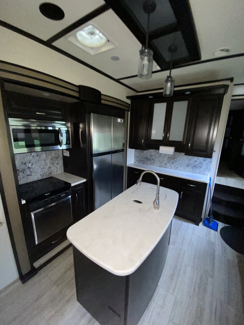 Used 2016 Momentum Fifth-Wheel Toy Hauler Toy Hauler