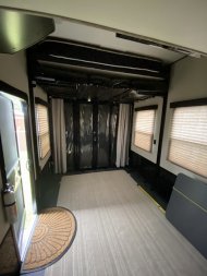 Used 2016 Momentum Fifth-Wheel Toy Hauler Toy Hauler