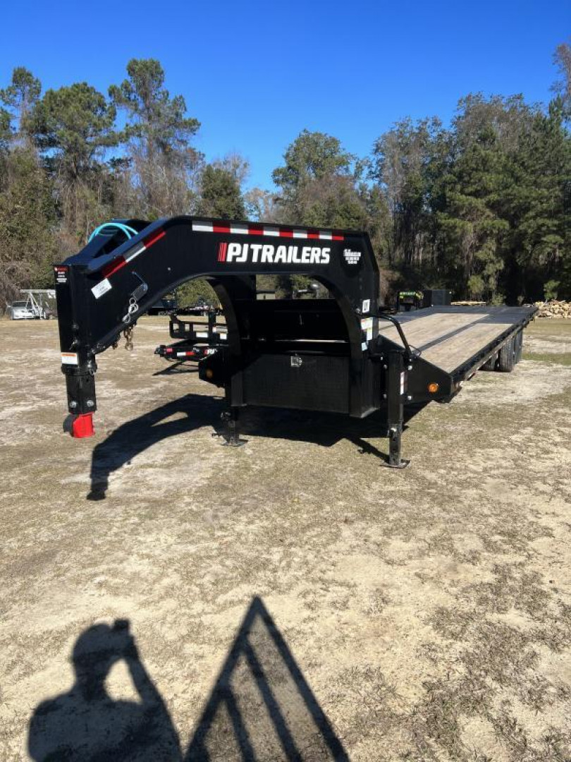 New 2022 PJ TRAILERS  LY 102X32' HYDRAULIC DOVE TAIL Gooseneck Bodies