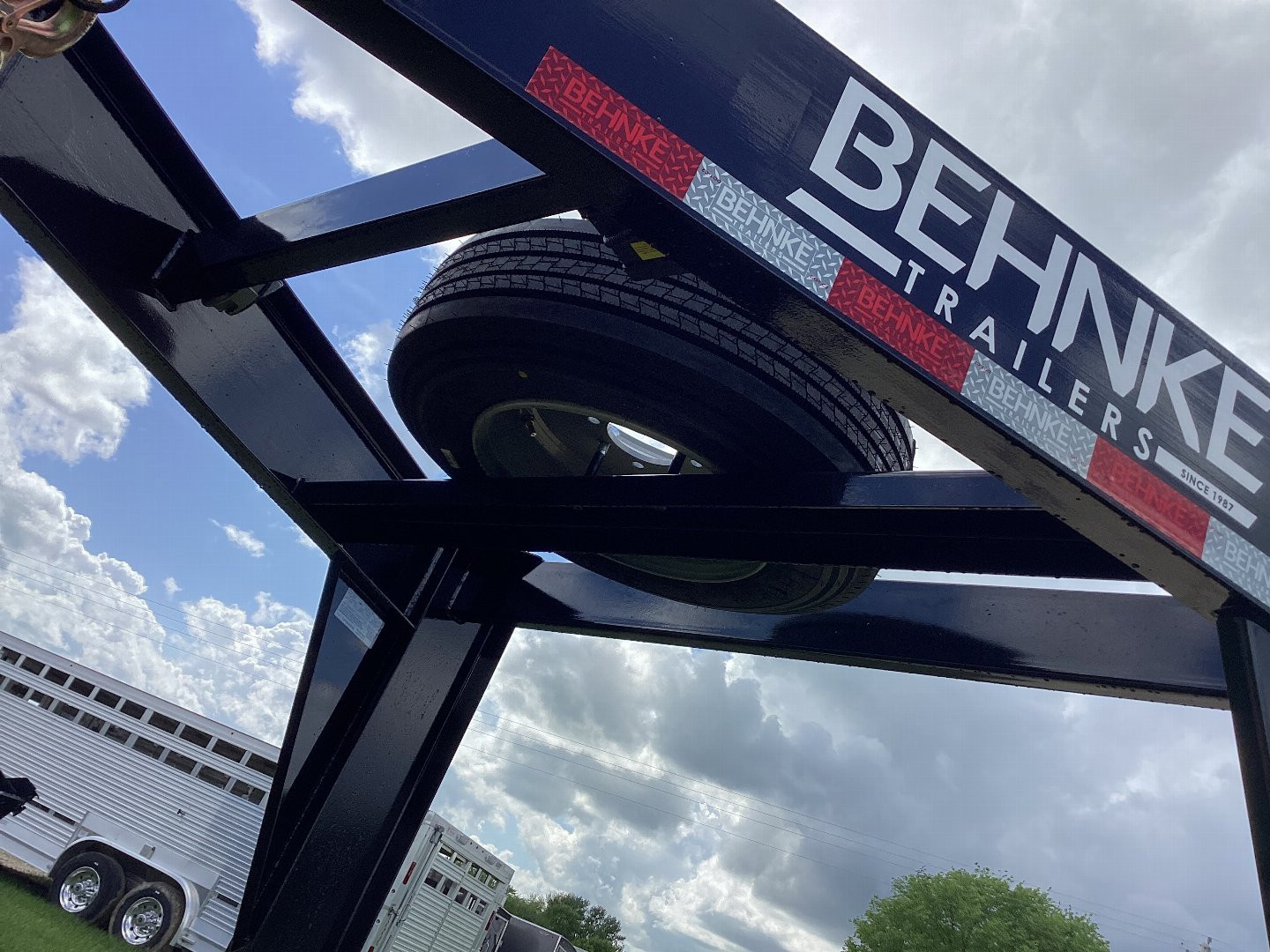 New 2025 Behnke 16+6 Gooseneck Gravity Tilt ,16K