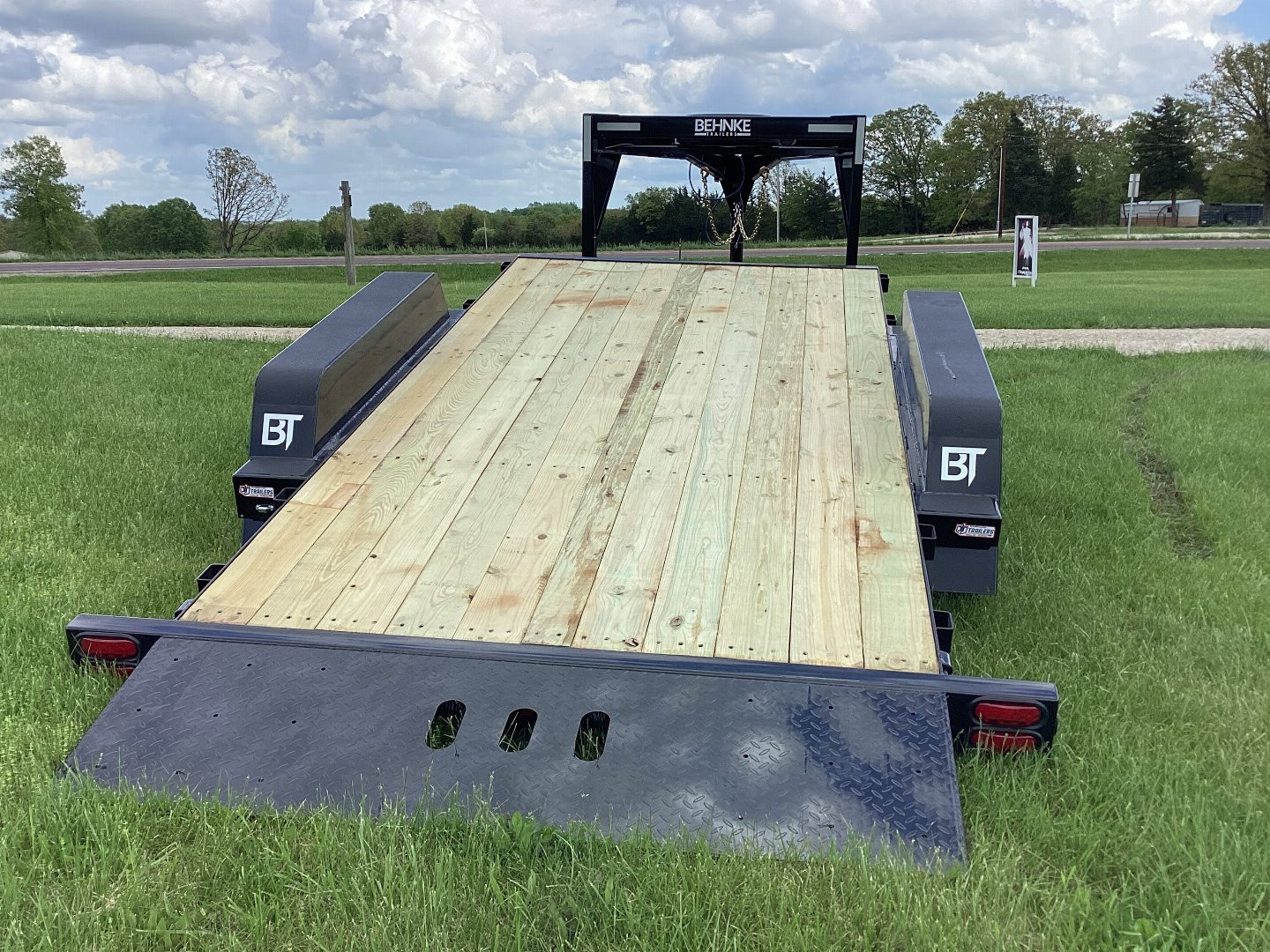 New 2025 Behnke 16+6 Gooseneck Gravity Tilt ,16K