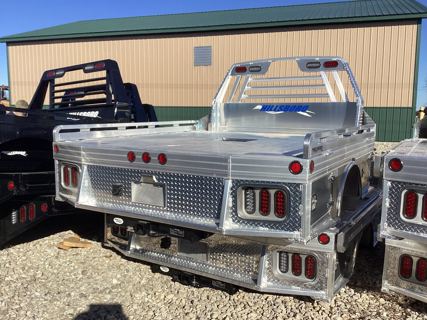 New 2025 Hillsboro 4000 Series Fits Dually, Cab N Chassis Trucks