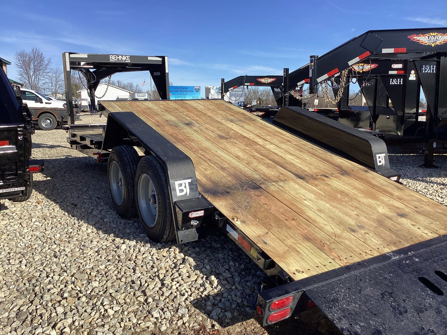 New 2025 Behnke 16+6 HD Commercial Gooseneck Gravity Tilt, 16K