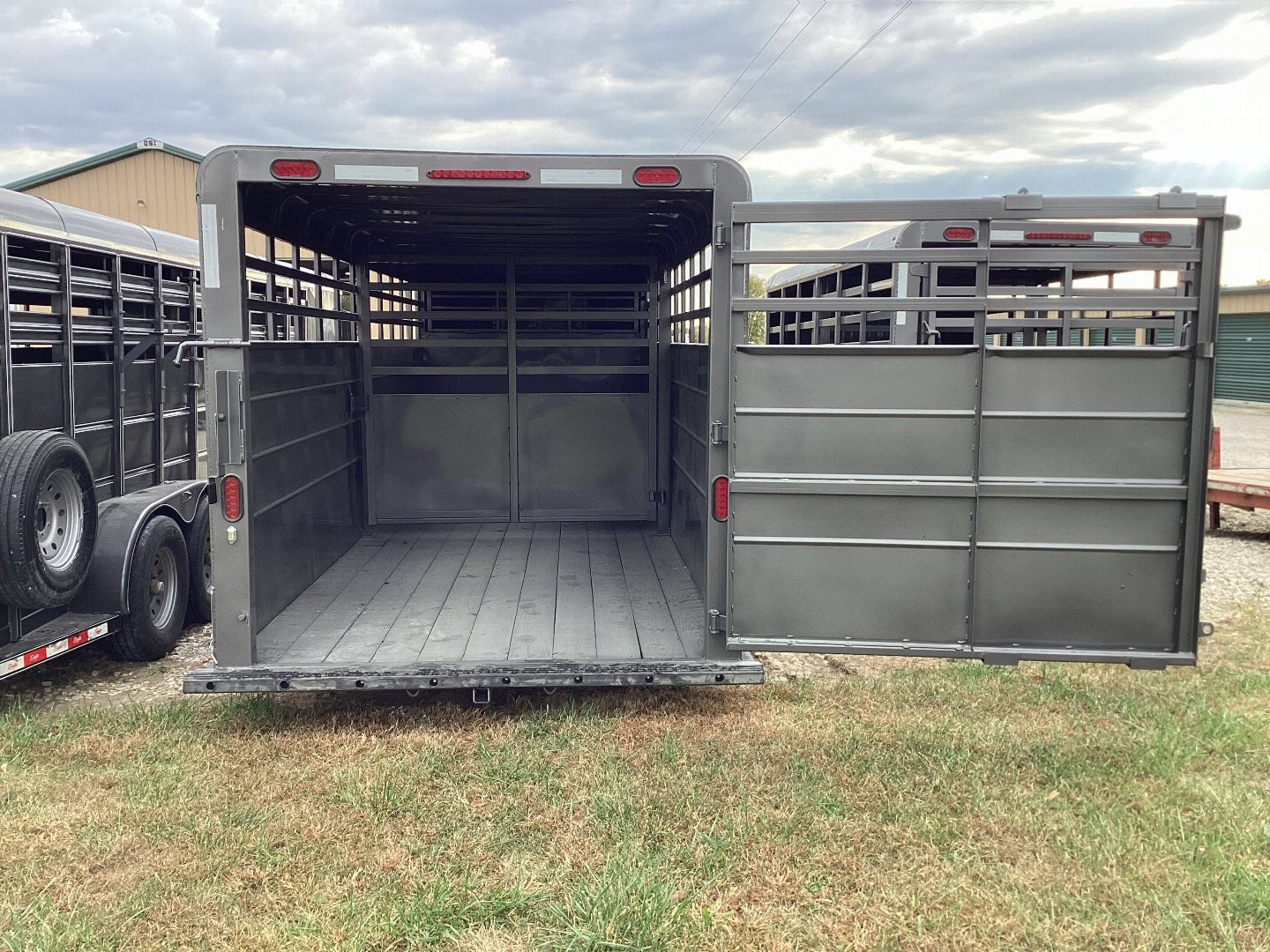 New 2025 S&S 6'8x6'6"x20' Gooseneck Livestock Trailer, 14k