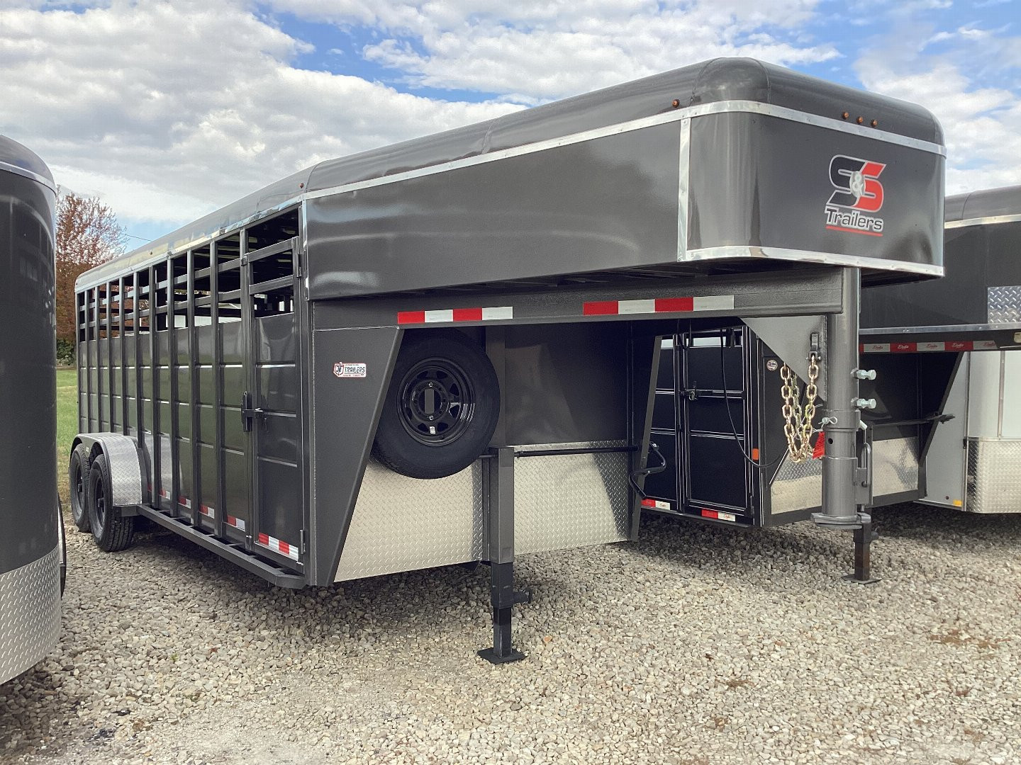 New 2025 S&S 6'8x6'6"x20' Gooseneck Livestock Trailer, 14k