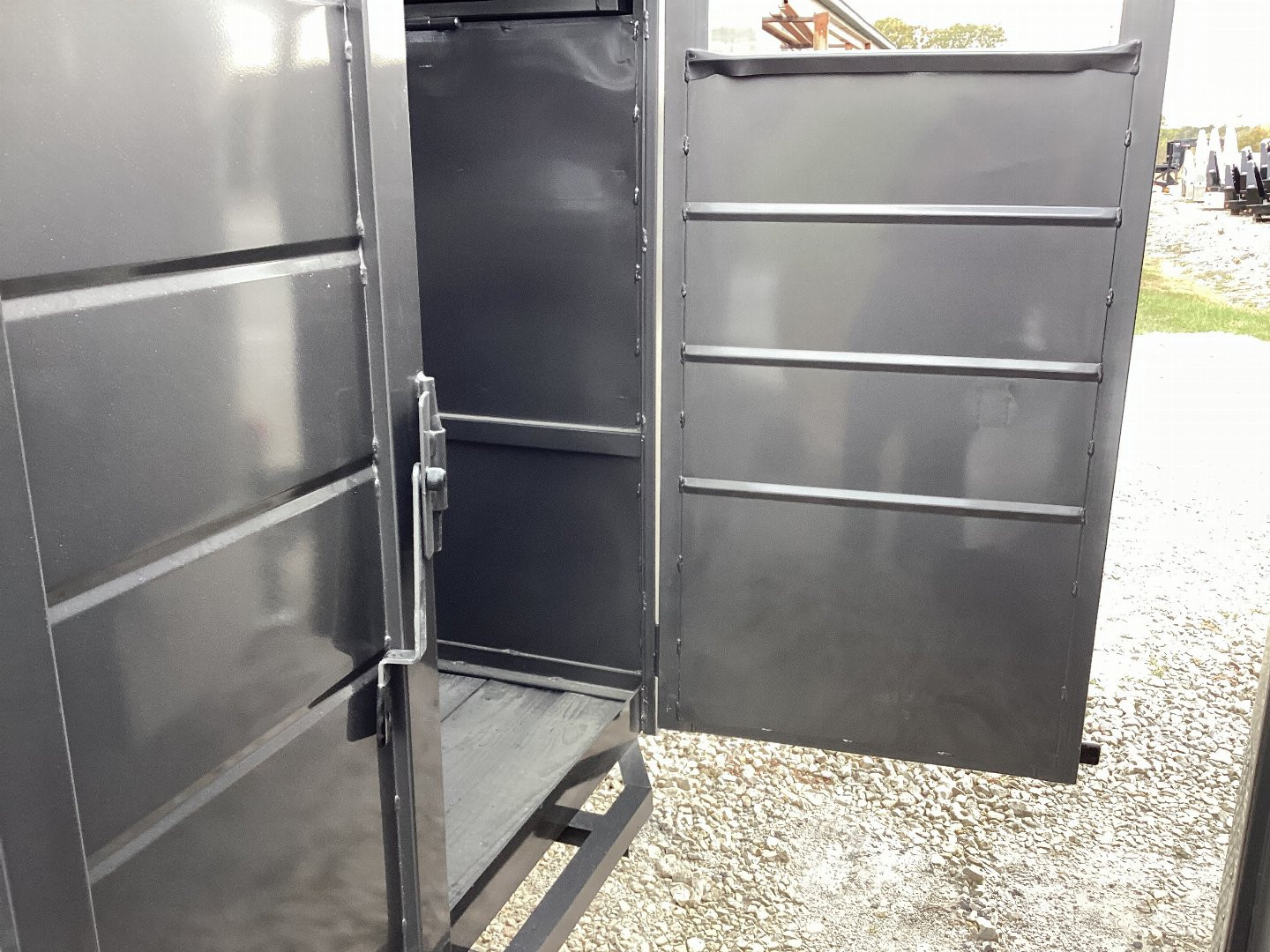 New 2025 S&S 6'8x6'6"x20' Gooseneck Livestock Trailer, 14k