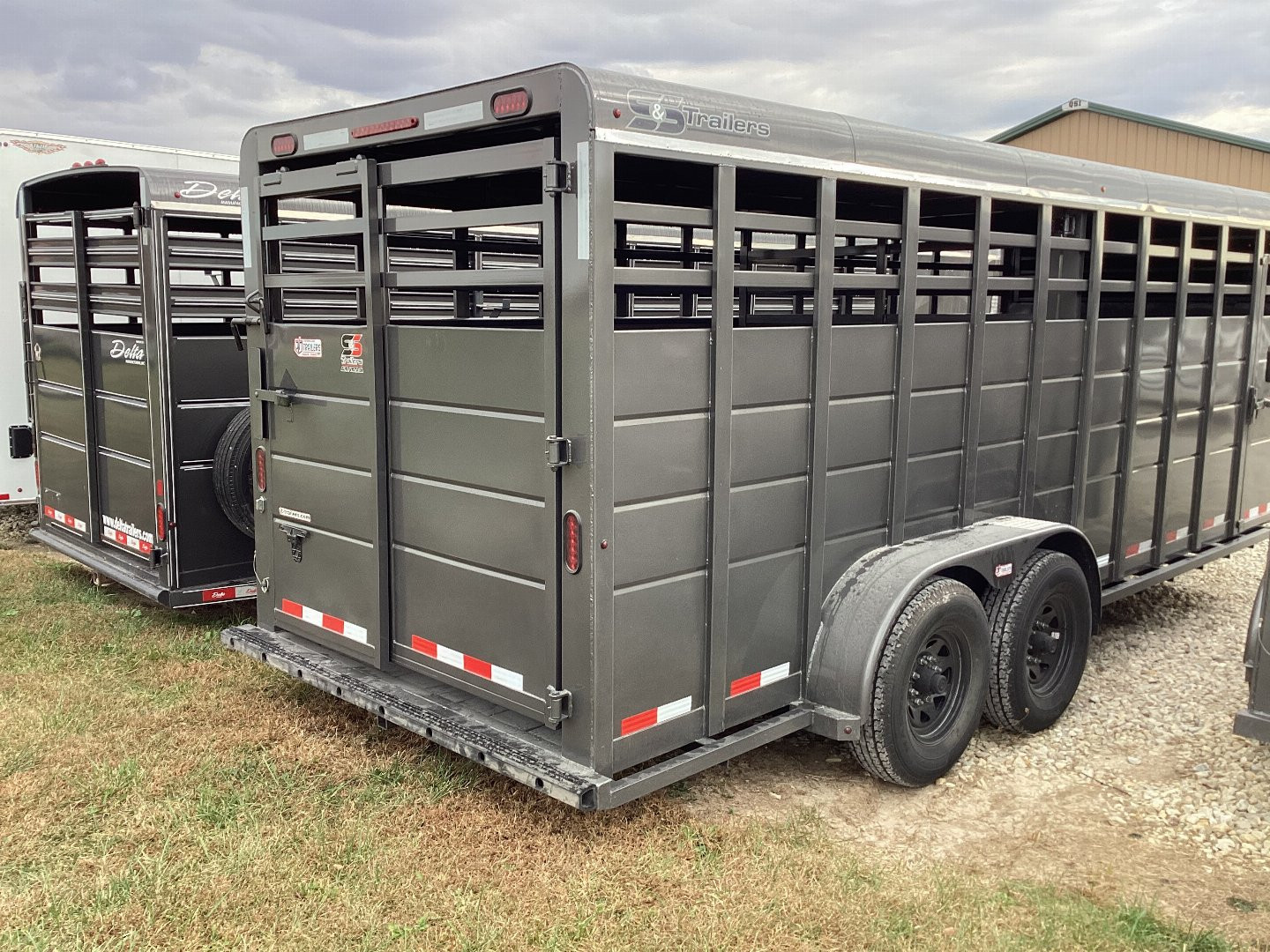 New 2025 S&S 6'8x6'6"x20' Gooseneck Livestock Trailer, 14k