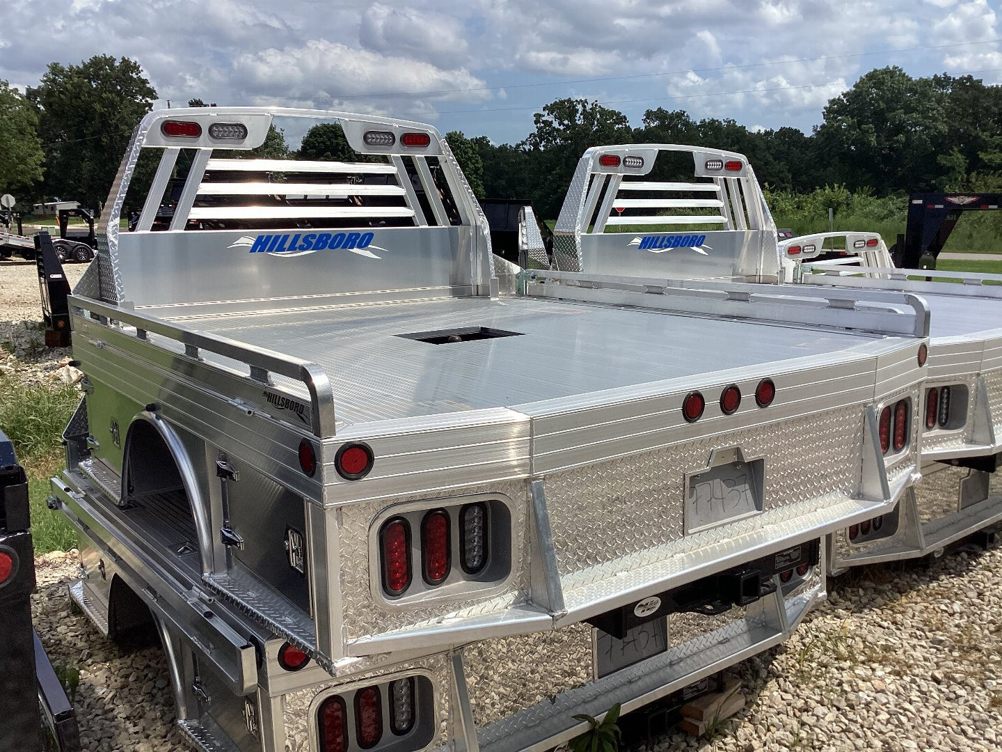 New 2025 Hillsboro 4000 Series Fits Dually, Longbed Trucks