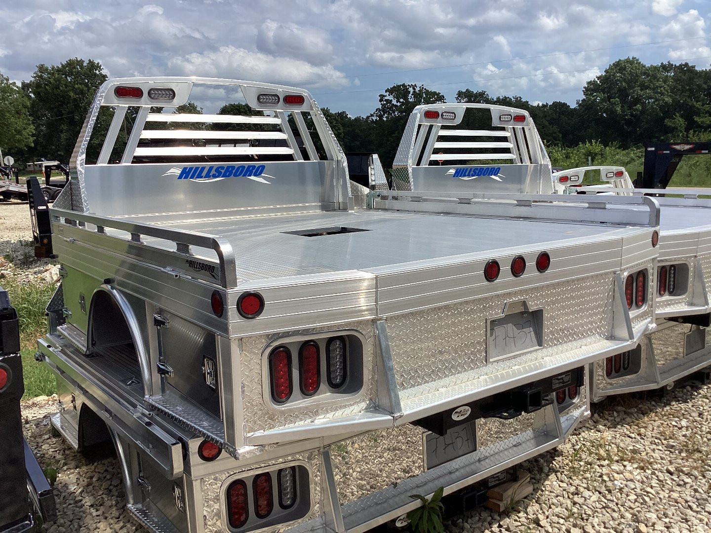 New 2025 Hillsboro 4000 Series Fits Dually, Longbed Trucks