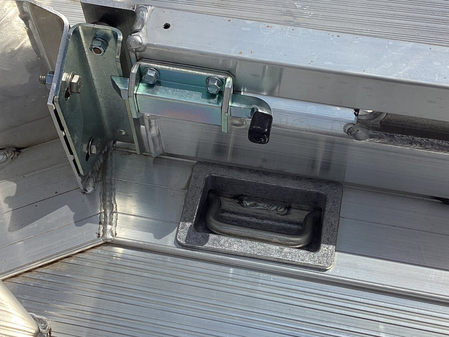 New 2025 Hillsboro 4000 Series Fits Dually, Longbed Trucks