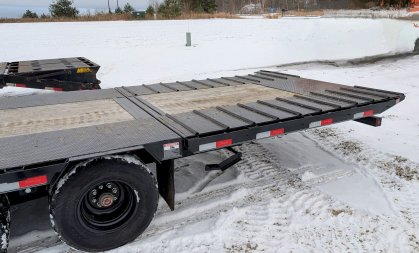 New 2024 Delco Trailers 36 ' 2/12k Hydro Dove Gooseneck