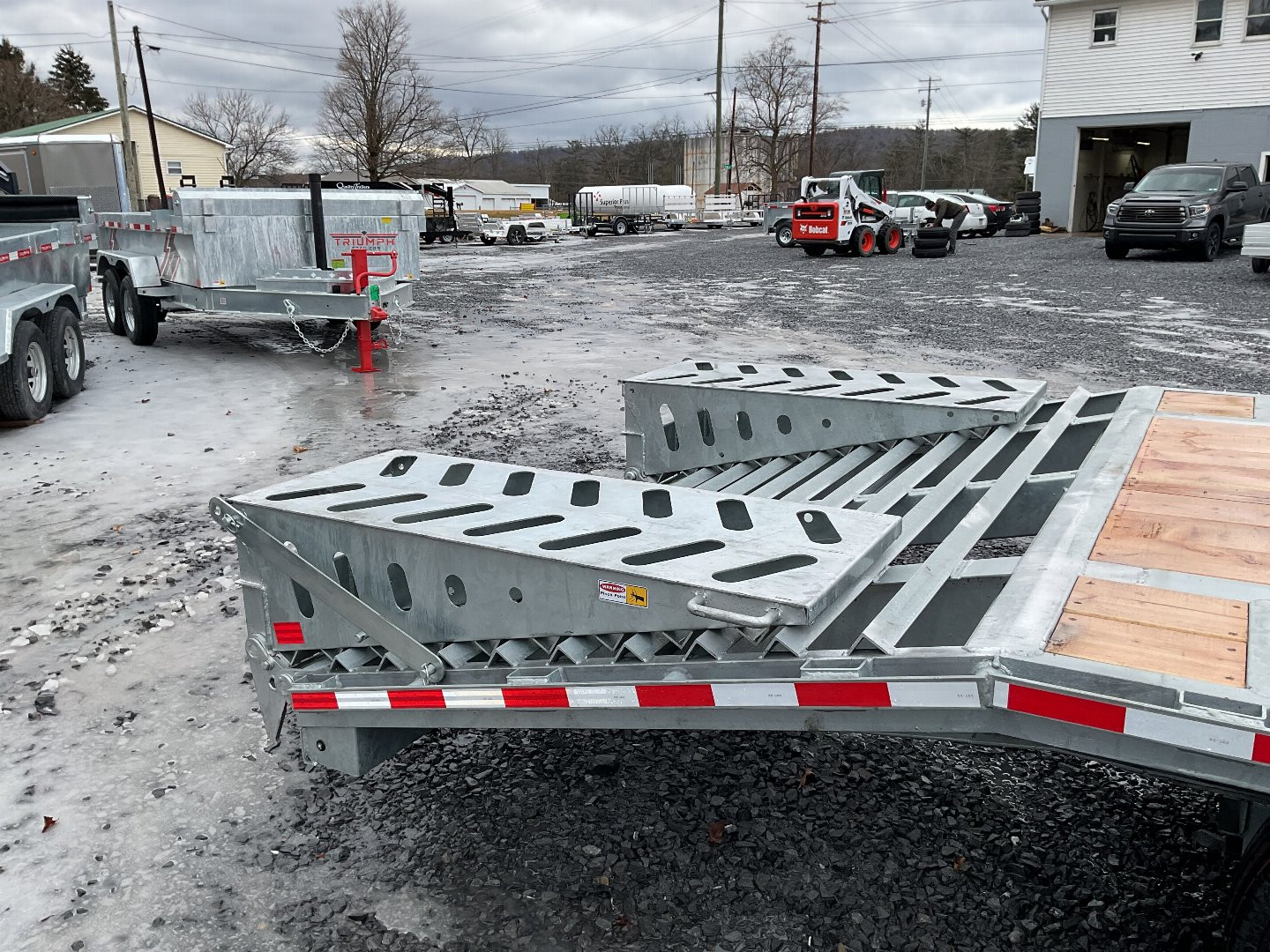 New 2025 Triumph Trailers GMDDF8 Equipment Trailer 102"X25' 14K (20'+5" Dovetail)