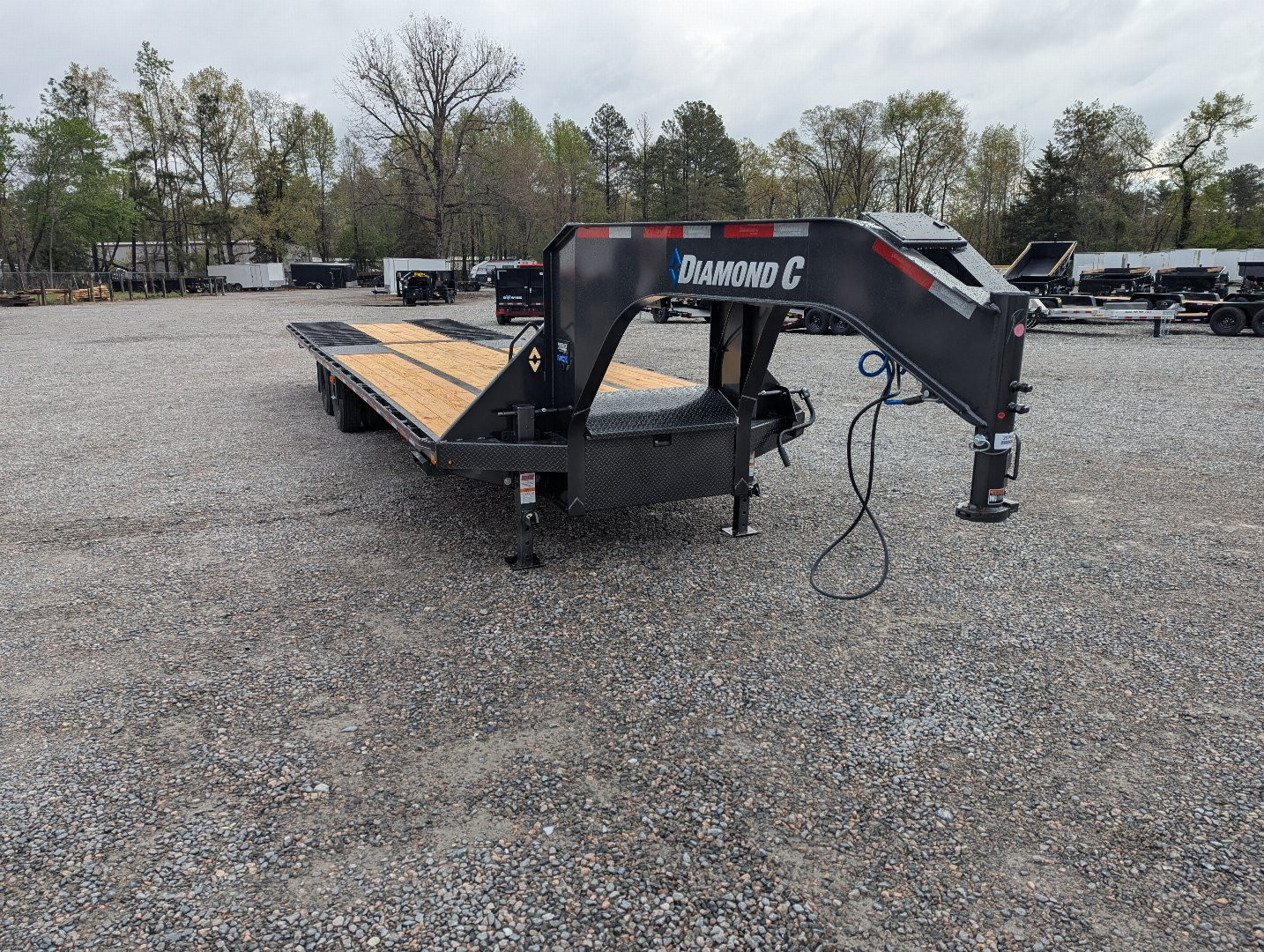 New 2025 Diamond C FMAX 210 32' Tandem Dual Wheel Gooseneck Trailer w/ Hydraulic Dovetail 25000 GVWR