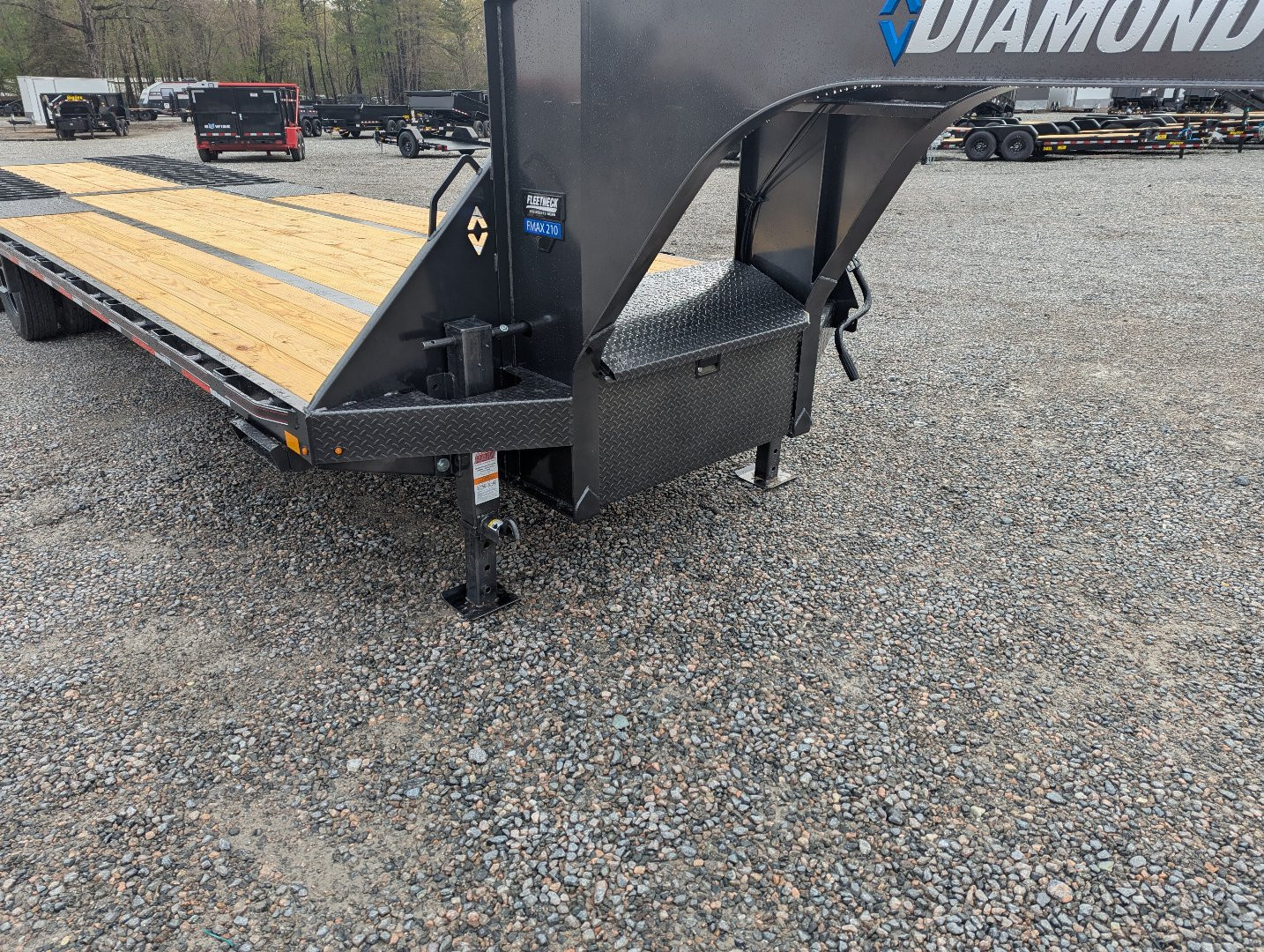New 2025 Diamond C FMAX 210 32' Tandem Dual Wheel Gooseneck Trailer w/ Hydraulic Dovetail 25000 GVWR