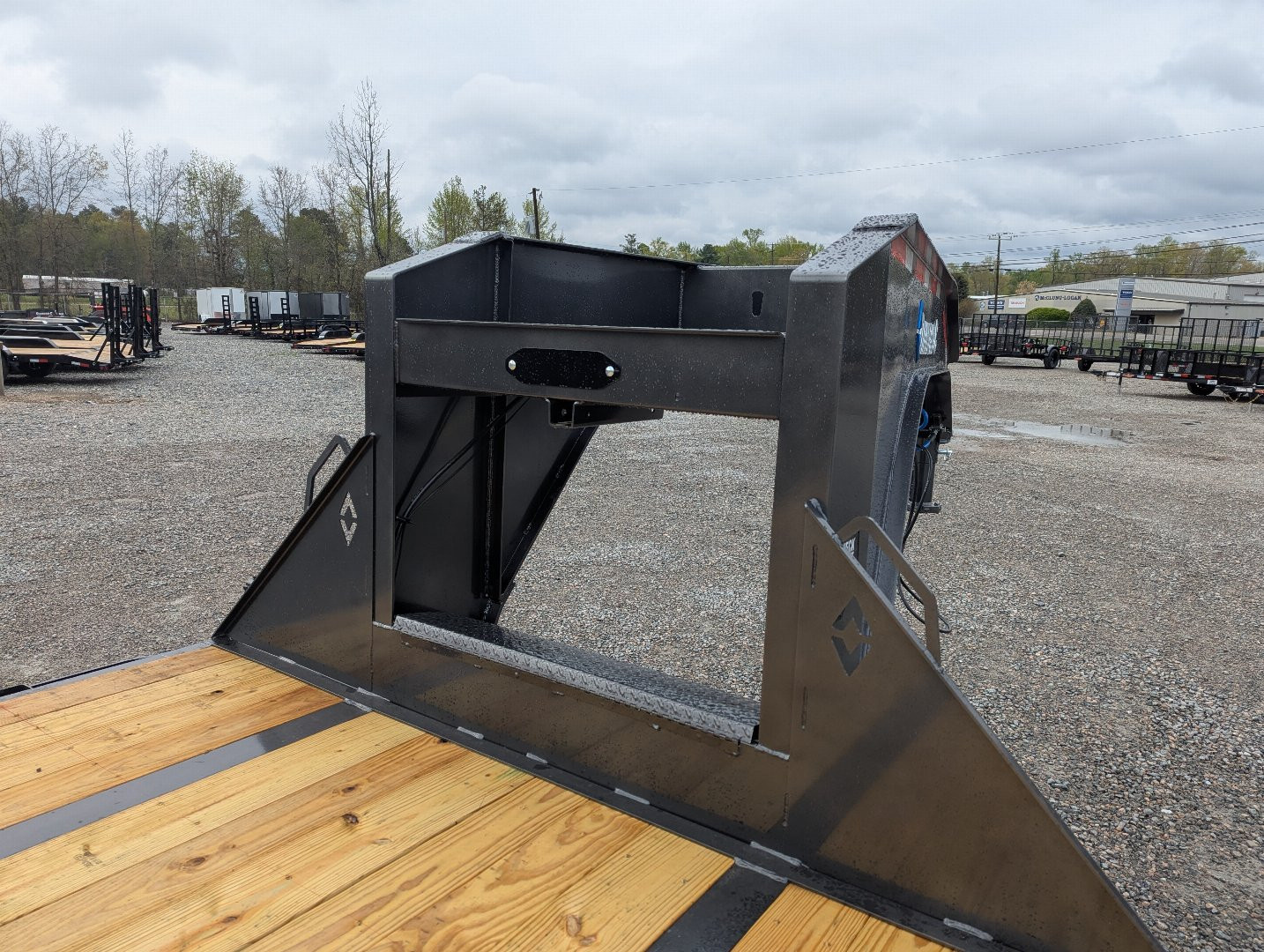 New 2025 Diamond C FMAX 210 32' Tandem Dual Wheel Gooseneck Trailer w/ Hydraulic Dovetail 25000 GVWR