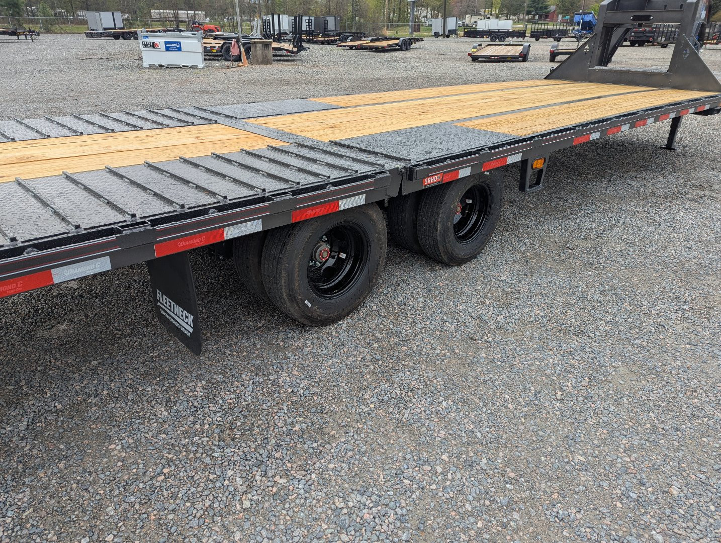 New 2025 Diamond C FMAX 210 32' Tandem Dual Wheel Gooseneck Trailer w/ Hydraulic Dovetail 25000 GVWR