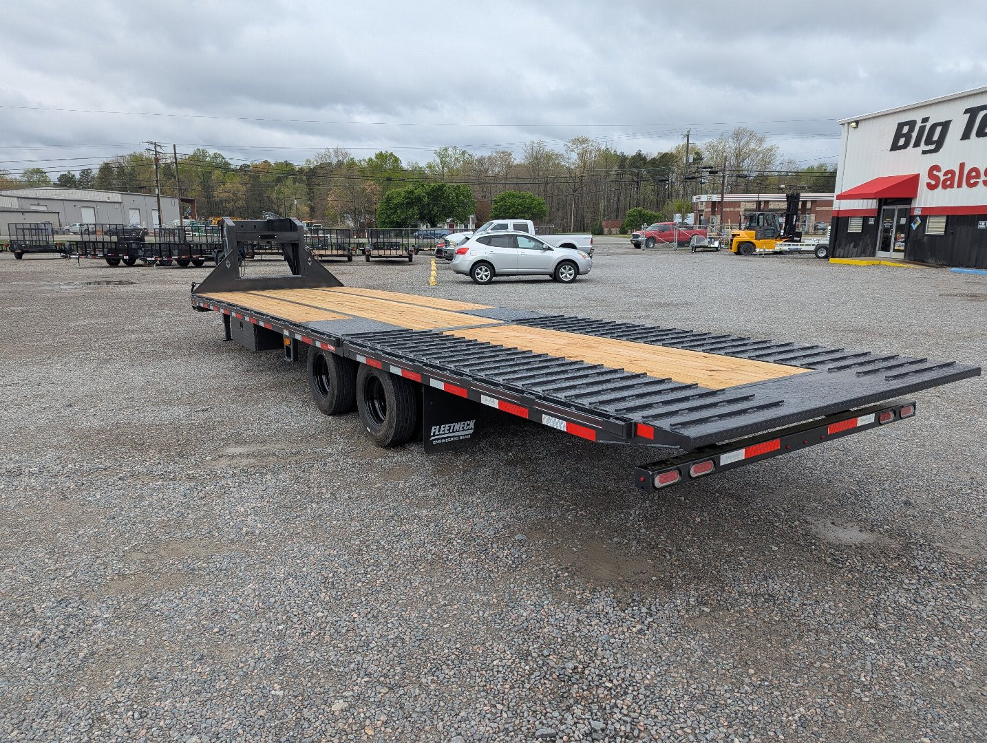 New 2025 Diamond C FMAX 210 32' Tandem Dual Wheel Gooseneck Trailer w/ Hydraulic Dovetail 25000 GVWR