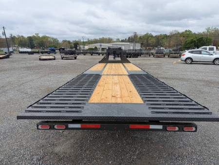 New 2025 Diamond C FMAX 210 32' Tandem Dual Wheel Gooseneck Trailer w/ Hydraulic Dovetail 25000 GVWR