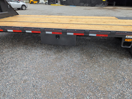 New 2025 Diamond C FMAX 210 32' Tandem Dual Wheel Gooseneck Trailer w/ Hydraulic Dovetail 25000 GVWR
