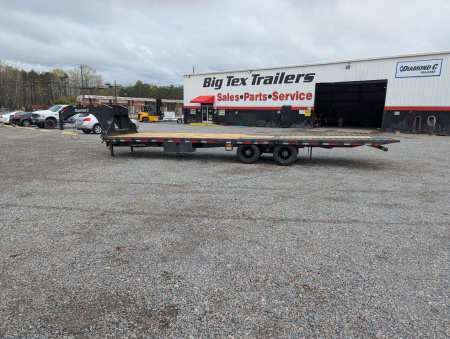 New 2025 Diamond C FMAX 210 32' Tandem Dual Wheel Gooseneck Trailer w/ Hydraulic Dovetail 25000 GVWR