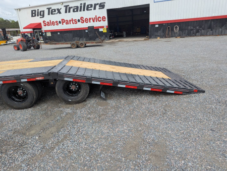 New 2025 Diamond C FMAX 210 32' Tandem Dual Wheel Gooseneck Trailer w/ Hydraulic Dovetail 25000 GVWR