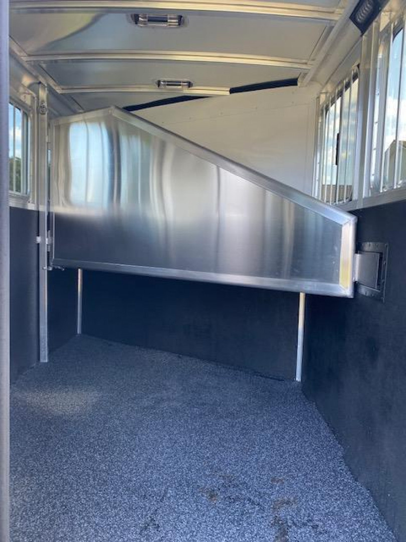 New 2025 Exiss EXPRESS SS EDITION Horse Trailer