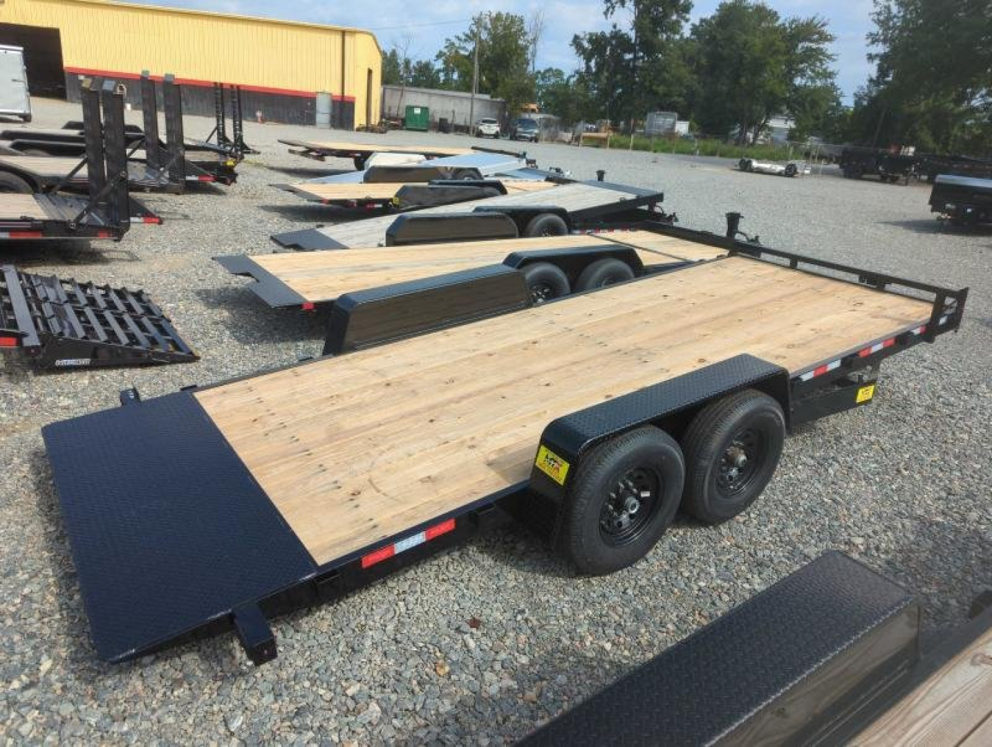 New 2024 Down 2 Earth Trailers 20ft 14K w/ Wood Deck Power Tilt