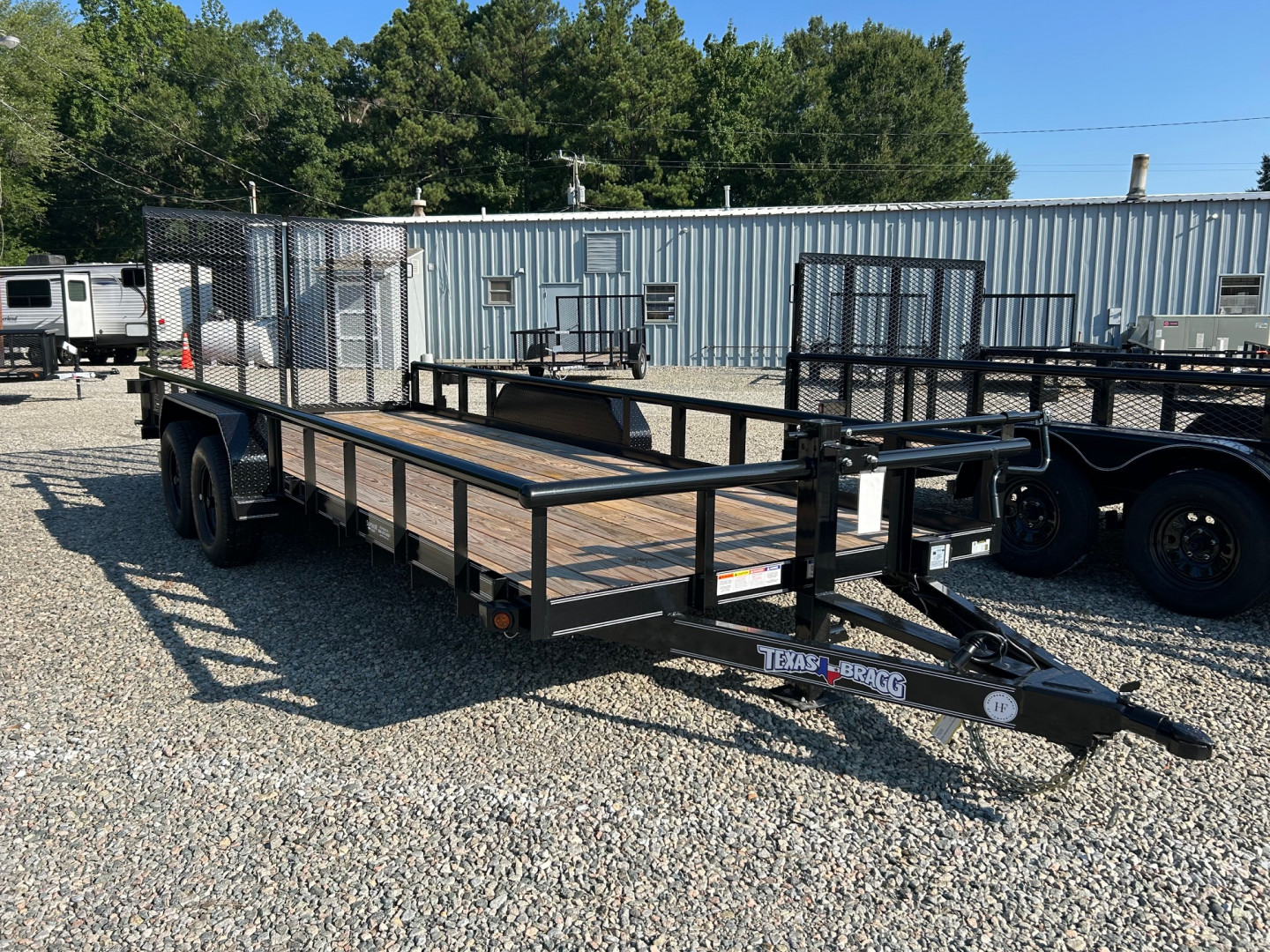 New 2025 TEXAS BRAGG TRAILERS 20BP 10K w/ Split Gate Equipment Trailer
