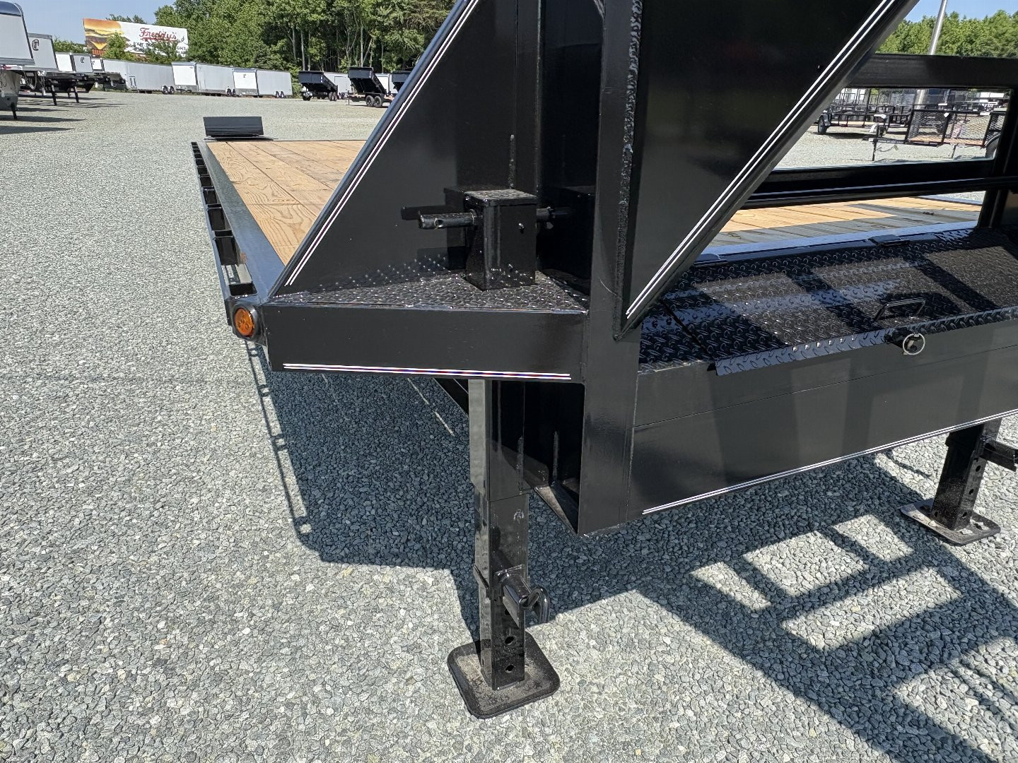 New 2024 Texas Bragg Trailers GN 20+5 14K Flatbed Trailer