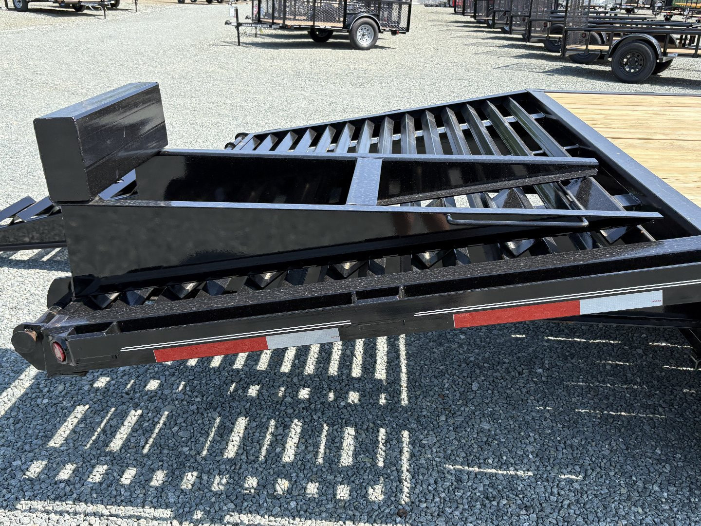 New 2024 Texas Bragg Trailers GN 20+5 14K Flatbed Trailer